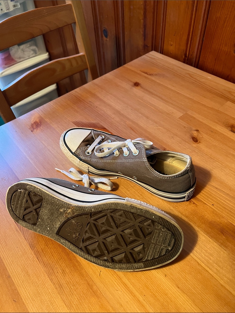 Women/ Men’s Low-Top Canvas Sneakers in Gray